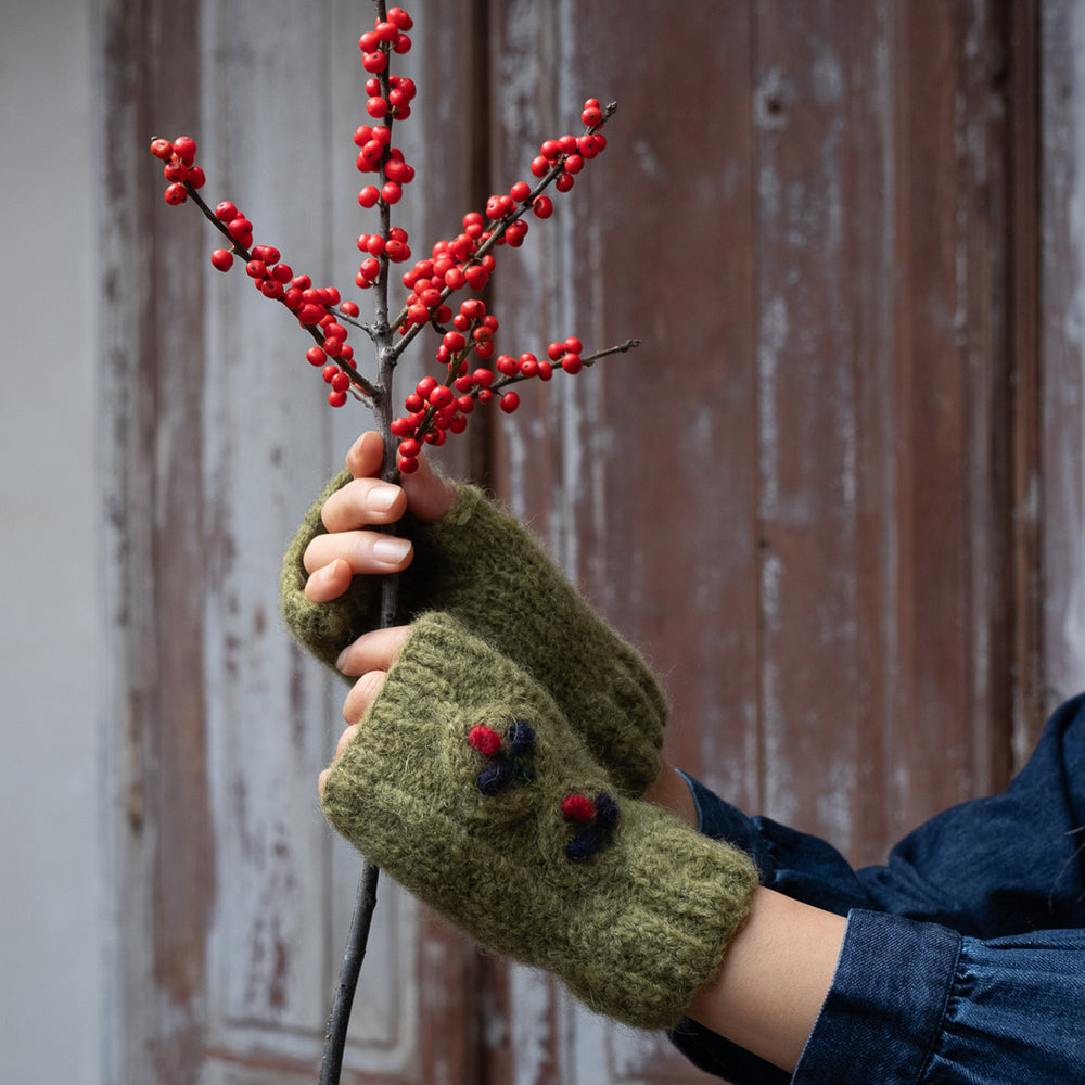 Holly Knitted Mittens in Pistachio