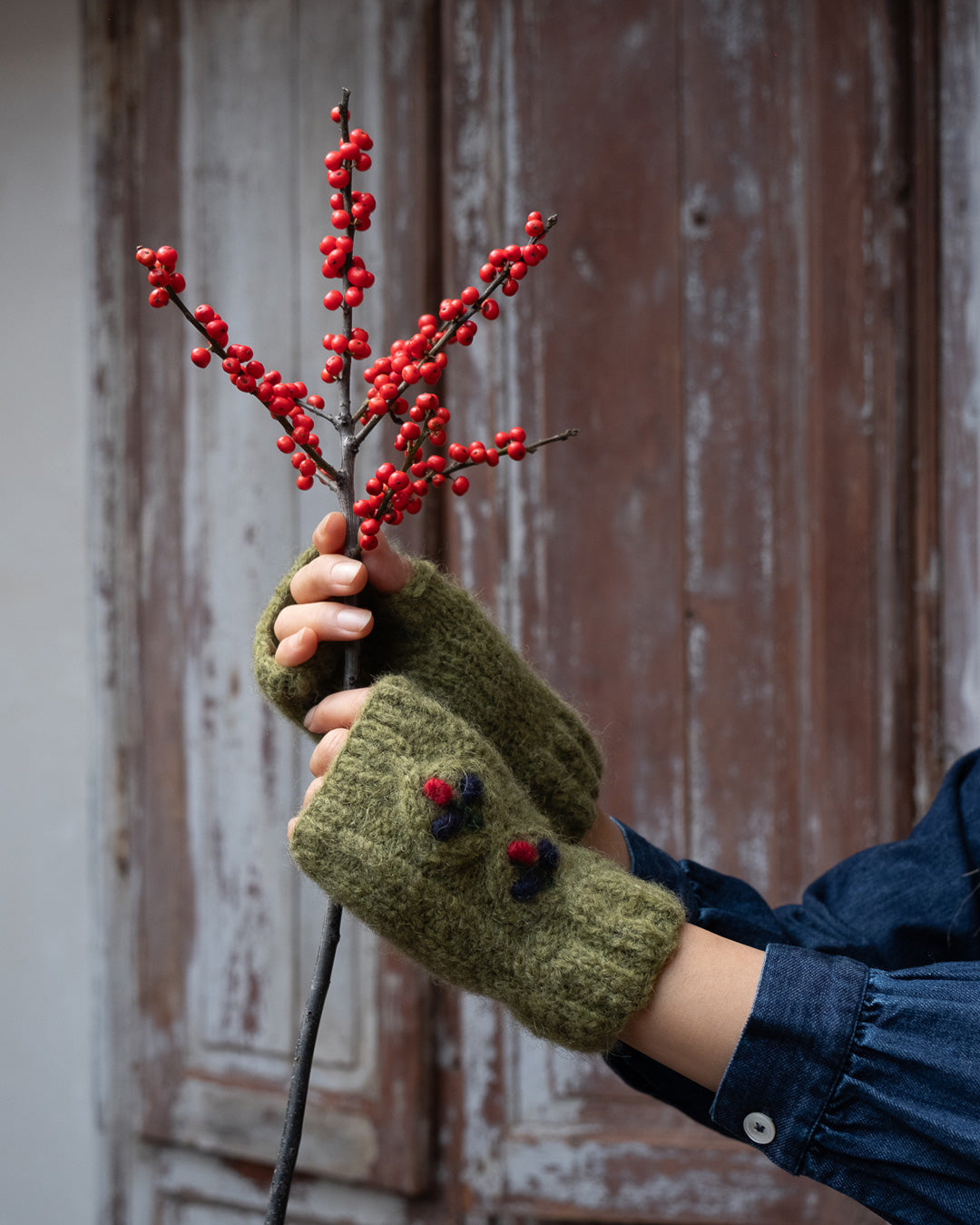 Holly Knitted Mittens in Pistachio