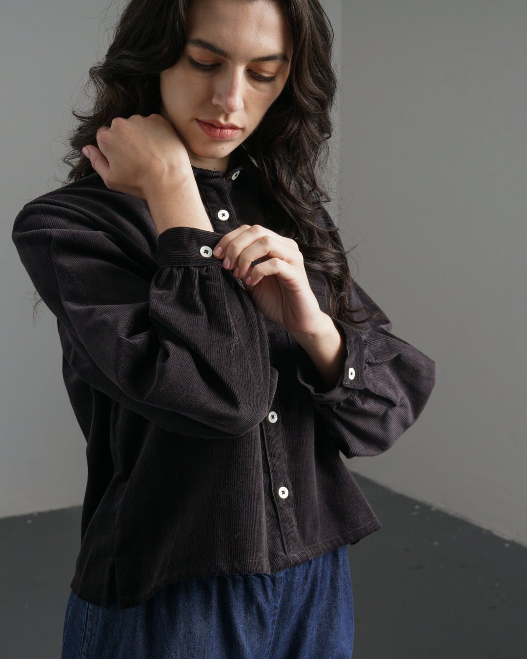 Ada Cropped Blouse – Boxy Dark Grey Cord Cotton Shirt with Pockets