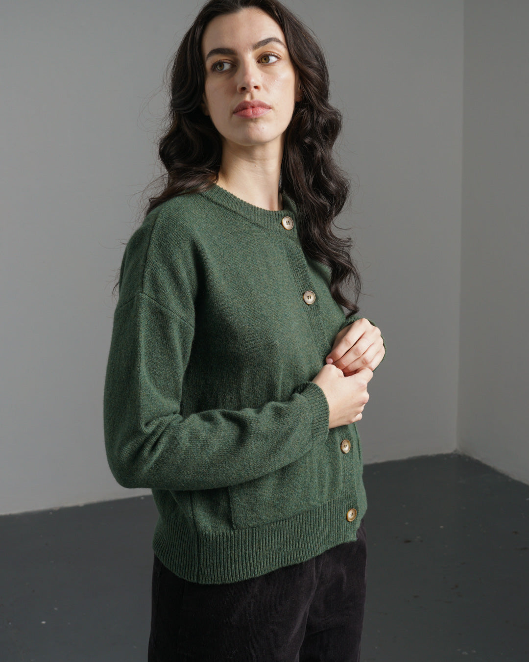 Mira Cropped Cardigan – Dark Green Lambswool Cardigan with Button