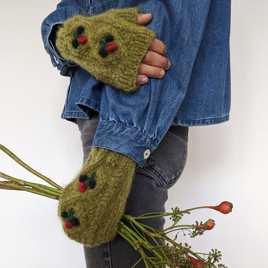 Holly Knitted Mittens in Pistachio