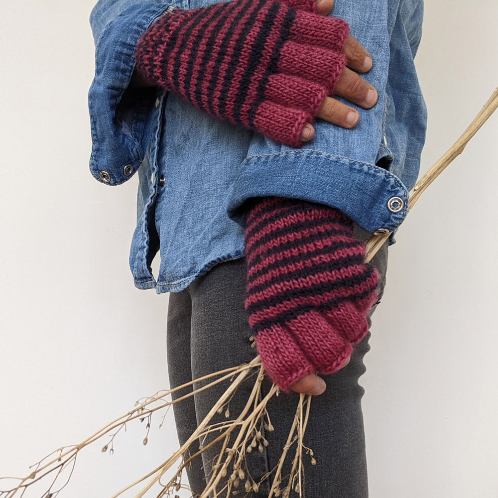 Wren Damask Striped Fingerless Gloves
