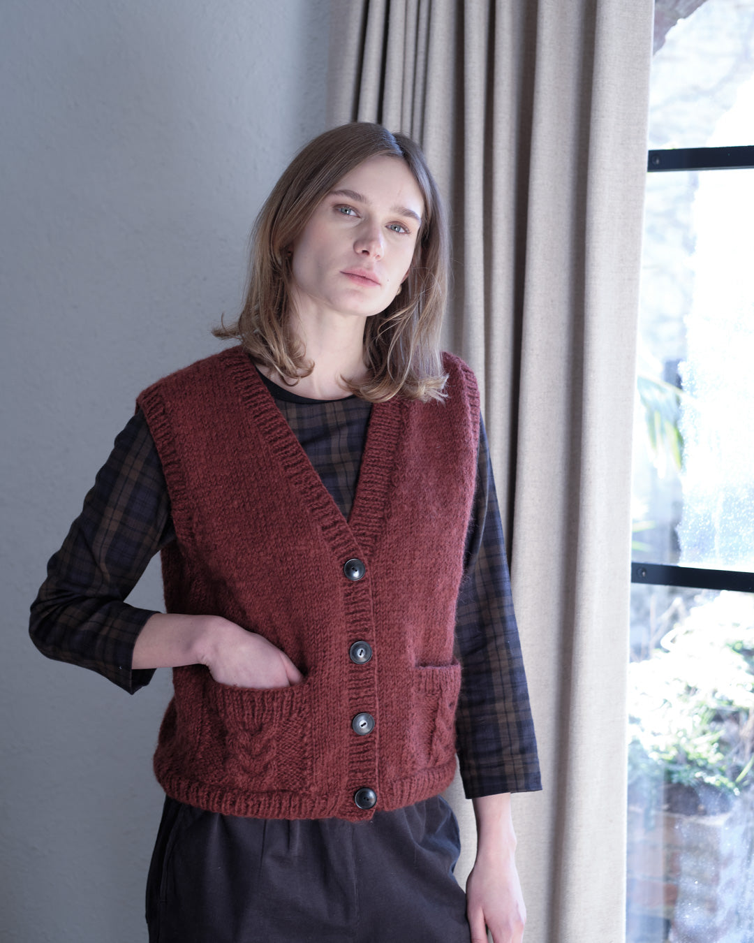 OUT OF FRAME HAND KNIT VEST フレームワーク Mira Hand Knitted Waistcoat – BIBICO