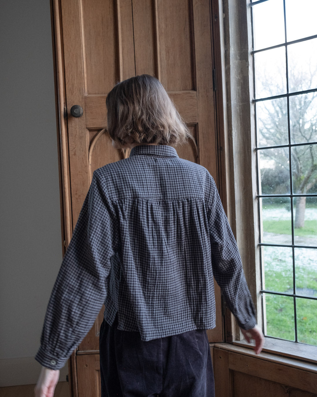 Ada Cropped Blouse – Boxy Grey Checked Cotton Shirt with Pockets