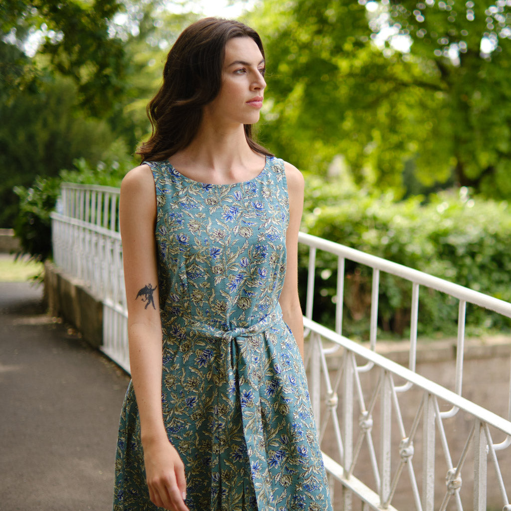 Floral print sleeveless dress by BIBICO